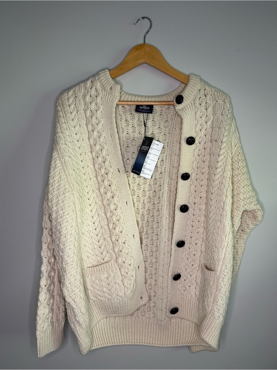 Aran Woollen Mills Sweaters - NWT Aran Woollen Mills Cream Cable-Knit Button 100% Merino Wool Cardigan